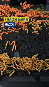 Makaron z zielonego groszku, ciecierzycy czy czerwonej soczewicy to świetna alternatywa, która pozwala wzbogacić menu o zdrowe i pełnowartościowe składniki. 🍝🌱 To propozycja pełna białka i smaku, która doskonale wpisuje się w trendy świadomego gotowania. W MAKRO znajdziesz szeroki wybór takich makaronów – idealnych do tworzenia lekkich i pożywnych dań, które zachwycą Twoich gości. 👨‍🍳 | MAKRO Polska