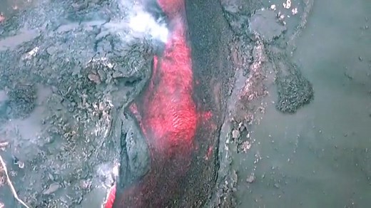 La vista aérea del volcán de La Palma y el recorrido de la lava en la isla