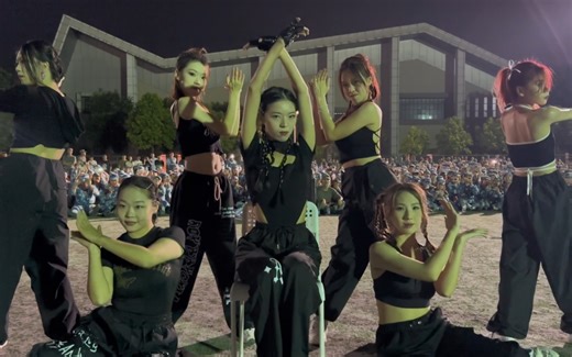 万人军训草坪现场回归！草坪女王们Slay全场！！帅到起飞～｜《我最红》完整版