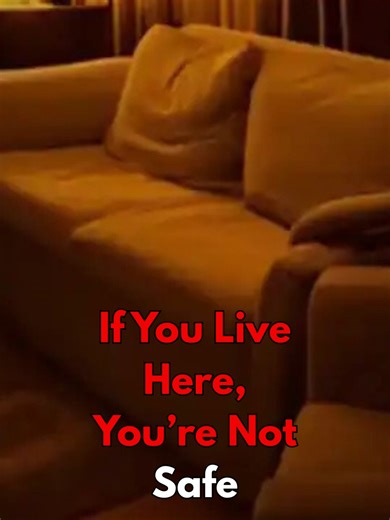 Pay attention to patterns—broken locks, flickering halls, strangers who know numbers. These TRUE HORROR STORIES come from a REAL BLACK COMMUNITY. This TRUE URBAN HORROR STORY stands with REAL HORROR STORIES and BLACK HORROR STORIES rooted in REAL DANGER, not fun SCARY STORIES. If You Live Here, You’re Not Safe 👉🏽 youtube.com/@SIGHTSOFHORROR?sub_confirmation=1 #TrueHorrorStories #ScaryStories #UrbanHorrorStories #SightsofHorror #RealUrbanDanger #ApartmentHorrorStory