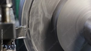 On the screw-cutting lathe, the cutting of a steel billet without cooling is performed.