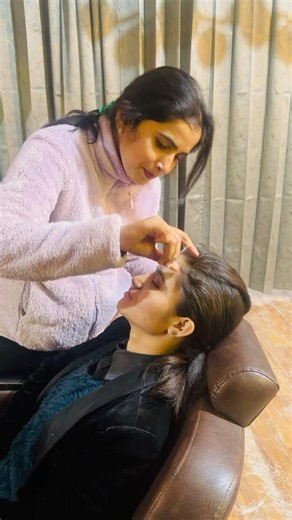 How to thread your eyebrows for beginners? ‪@makeoverbyanita002‬ #makeoverbyanita002 #thrrading