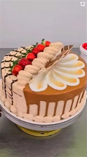 Techniques for decorating chocolate cakes with melted chocolate and a simple spatula #shorts #cake