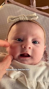 966K views · 63K reactions | Review de 3 meses da Olivia  A atualização trouxe novas funcionalidades interessantes como: sons surround Dolby Atmos, segurar objetos controladamente, levar objetos a boca, ficar brava igual a mae dela por motivos ainda nao compreendidos pela ciencia e 1/4 de sobrancelha  Infelizmente não podemos mais conviver em ambientes com TV sem que ela vire a cabeca feito a Edwiges do Harry Potter. Nos desejem sorte #paidemenina | ZANQ | Facebook