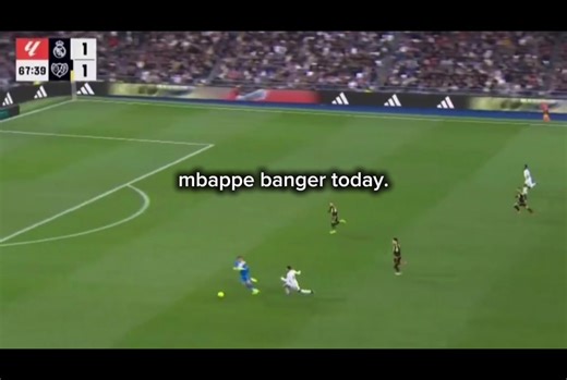 Mbappé Brille avec un But Éblouissant