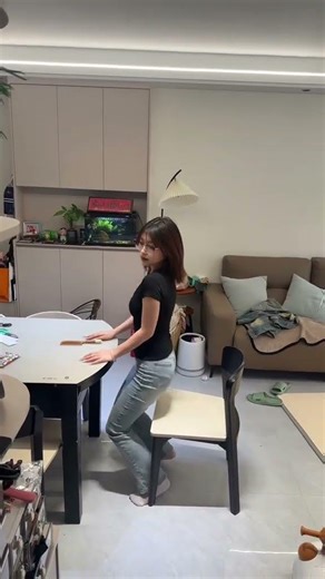 主打一個聽勸 #椅子舞 #坐著跳舞 #椅子上跳舞