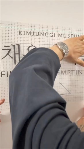 The KJG Museum's second exhibition, 'Filling and Emptiness,' opened on May 1st. This exhibition showcases recurring themes in the artist's work through a curated collection and various collaborations. Notable exhibits include a 10-meter painting, created through a three-month live drawing session at the Lotte Museum, and sketches that showcase a wide range of themes and imaginative concepts. | Kim Jung Gi US