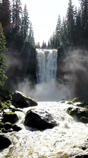 The Secret Waterfall Path You Won't Believe Exists!Behind the Waterfall: Oregon's Hidden Paradise 🌿💧