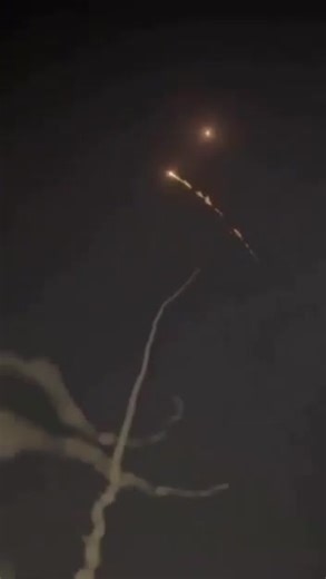 Un missile iranien frappe la plus grande base américaine du Moyen-Orient au Qatar, après que le système de défense aérienne américain échoue à l’intercepter. | Le Soir d'Algérie Officiel