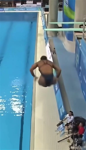 SHE DID THAT?! The Cleanest Dive EVER (Crowd Went Silent 😳)
