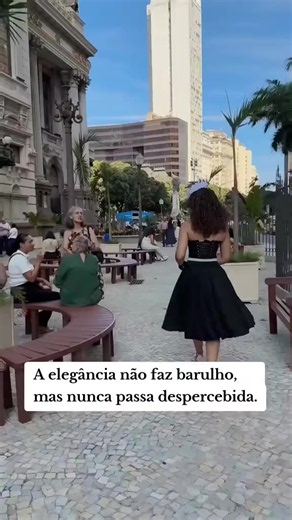 Mulheres Elegantes: Inspiração de Estilo Vintage dos Anos 50