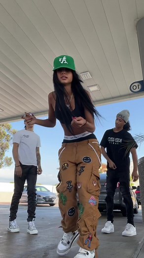 This dance too addictingggg 😭😭 | Sweater Weather