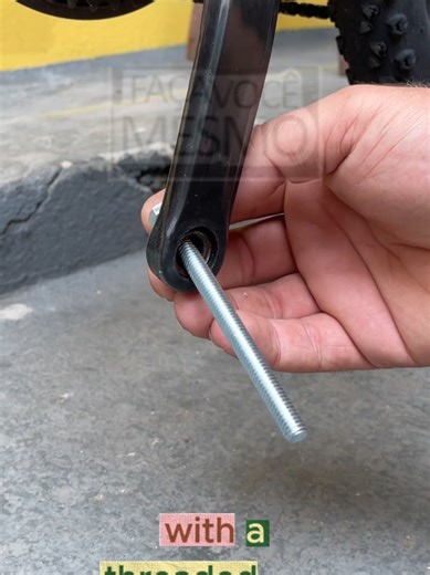 The bicycle tip most shops won’t tell you Creativity over expensive tools #USAConstruction #BikeHack #SmartIdea