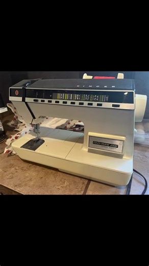 Sewing Machine Saga: Singer TouchTronic 2000 Review