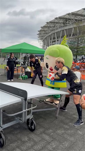 午前中はスポーツパークONE DAY2026に遊びに行ってきたよー！茶のみやきんじろうさんとテックボールにチャレンジ♪馬瓜エブリン選手とお写真も撮れてうれしっぺいな1日だったなー☆#しっぺい#エコパ#スポーツ#馬瓜エブリン 選手#フッピー#茶のみやきんじろう