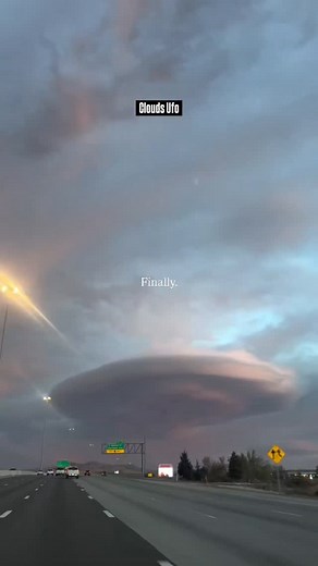 🇺🇸 | Cloud 'UFO' Reno, Nevada, US. (Noviembre 05, 2025). #ufo5537 #zabedrosky #ovni #ufo #ufoclouds #ufocloud #strangeclouds | Ufología Real