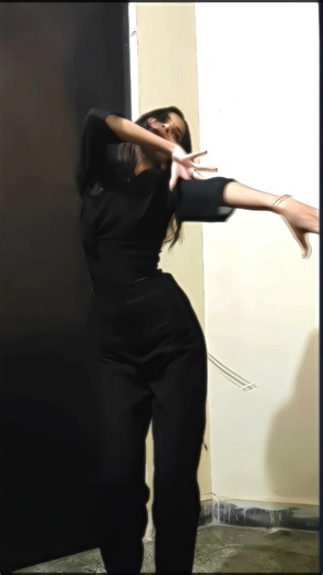 The low space problem 😭🥀 #dance #dancechallege #explore #viral #ytshorts #viralshorts #fyp