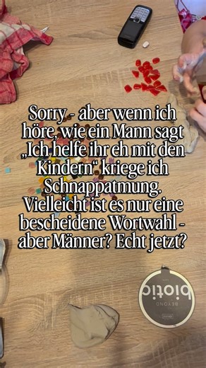 Anna | Sprachpädagogin | Hochsensibel & Gefühlsstark on Instagram: "„Ich helfe ihr eh...“ – Warum mich dieser Satz auf die Palme bringt 🚩🤯 Ganz ehrlich, Leute: Wenn ich noch ein einziges Mal höre, wie ein Mann stolz verkündet: „Ich helfe meiner Frau ja mit den Kindern“, dann bekomme ich Schnappatmung. Männer – echt jetzt?! Was soll das? Warte, ich rolle kurz den roten Teppich aus... Applaus, Applaus für den Vater, der seinen Job als „Babysitter“ erledigt. 👏🙄 Merkt ihr den Fehler im System? H