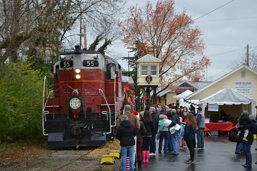 Four Fantastic Holiday Train Rides Around Ohio