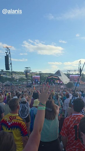 Alanis Morrissete- Ironic - Glastonbury Festival 2025 #alanis #alanismorissette #ironic #glastonburyfestival #Glastonbury #gig #live #music #Festival #glasto2025 #glasto #foryoupage #fyp