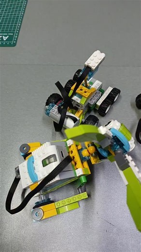 Robototexnika Elektronika Ixtirolar on Instagram: "Bu shunchaki bitta robot emas, bu — butun boshli ROBOTLAR ARMIYASI! 🔥 Siz mening va o'quvchilarimning yaqinlashib kelayotgan ko'rgazma uchun tayyorlagan loyihalarimiz to'plamini ko'rib turibsiz. Robototexnika, Arduino, LEGO, ESP32, robot yasash, o'zing yasa, DIY, muhandislik, dasturlash, ko'rgazma, texnologiya, O'zbekiston, Farg'ona, Xurmatronix, Arduino loyihalari, robot mashina, aqlli robot, Робототехника, Ардуино, ЛЕГО, ESP32, проекты на Ард