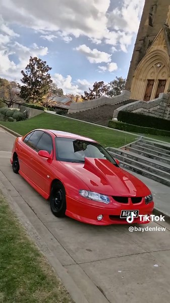 Cammed V8 Holden Commodore: Bagged and Ready to Show