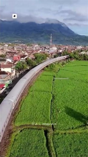 The average per capita expenditure in Garut Regency is IDR 1,039,588 per month.