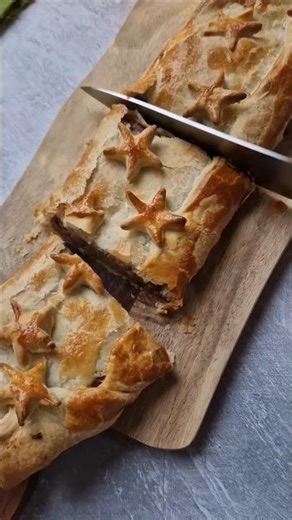 THE BEST NUT ROAST WELLINGTON - TAKES LESS THAN 10 MINUTES TO MAKE #festiverecipes #nutroast