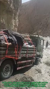 Extreme Truck Driving: Vehicle Navigates Harsh Terrain – Off-Road Challenge