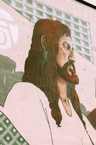For decades, Bavaria's towns and villages have been decorated by artists like Bernhard Rieger, Loomit and Nasca. They tell their stories on facades, schools and parks and make grey buildings colorful. Here are three places where you can find their pieces. | Visit Bavaria