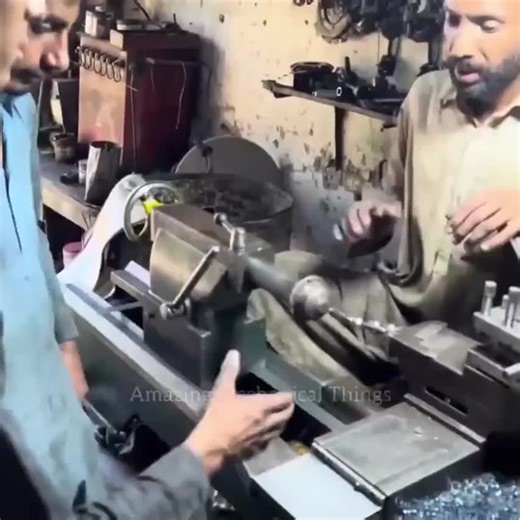 How They Restored a Destroyed Gear by Making New Teeth from Iron in India