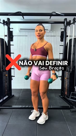 Joicy Vanessa| Educadora Fisica on Instagram: "Um simples detalhe fará toda a diferença na execução dos exercícios e ativação do músculo alvo 😍 Já salva para aprender ❤️❤️❤️ ✈️ Envie para uma amiga Quer treinar diariamente comigo? Comente: MENSAL25 Para aproveitar a super promoção do plano mensal da plataforma MAROMBA FITNESS Por poucos dias o plano mensal vai custar apenas R$49,90! Você terá acesso a todos os treinos ao vivo comigo e as gravações das nossas lives! #treino #explore #fitness #em