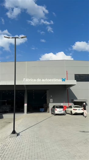 ATARA FITNESS on Instagram: "Tecnologia têxtil aplicada à performance. A Legging Atara é construída com dupla frontura, estrutura formada por dois tecidos integrados que aumentam a densidade, a resistência e a segurança da peça. A camada externa em poliéster de alta qualidade garante durabilidade, estabilidade da cor e acabamento uniforme, sem aparência esbranquiçada mesmo sob tensão. A camada interna atua na compressão inteligente, oferecendo sustentação sem apertar, mantendo conforto térmico,