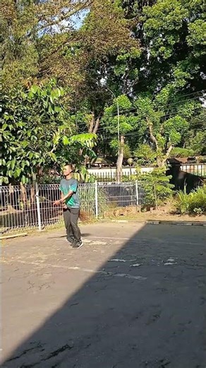 Tutorial on flying a broom like a witch #funny #entertainment #funny story #jokes #fypage