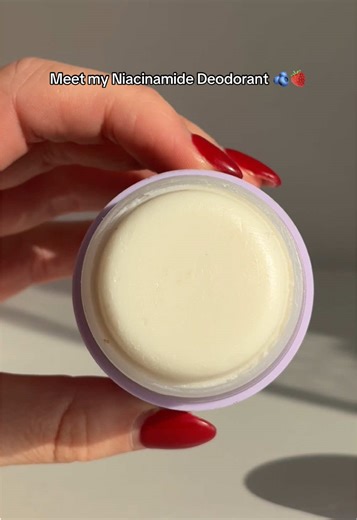 Meet my Niacinamide Deodorant, the berry-fresh fix for pits that need a little extra attention. 🍓🫐 Come find (and smell) me at @MECCA babe. #frankbody #niacinamide #deodorant #bodycareroutine