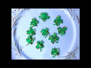 Pipe buttercream four leaf clovers tutorial