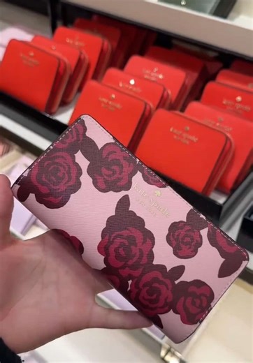 Daily Shopping Essentials: Kate Spade Wallets Guide