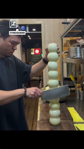 Onion stacking mastery 🧅💪 #onions #kitchenhacks #cookingtricks #chefskills #foodhacks #onion