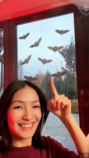 How to decorate a window for Halloween🎃🦇