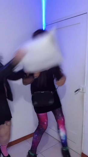 Desafío de deletrear RETOQUE sin interrupciones | Latina hermanas