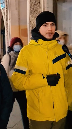 A Russian speaks honestly about Putin and the war with Ukraine (street interview in Russia)