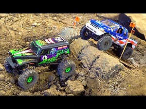 BiGFOOT vs GRAVE DiGGER - CLASSiC MATCHUP in a TiNY TRUCK ARENA