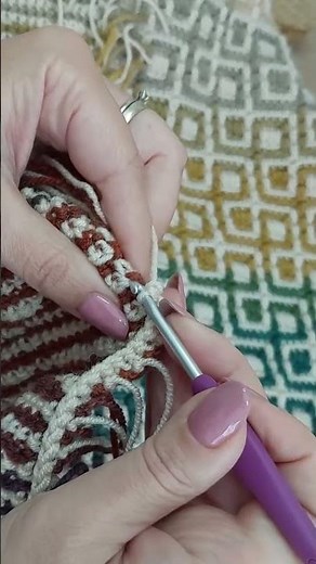 The first round of double border. Mosaic crochet basics & tips