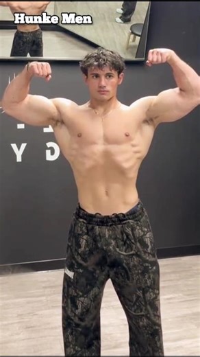 Training arms#aesthetic#muscle#motivation#posing#abs#chest#biceps#model#body#hunk#gym#workout#bulge