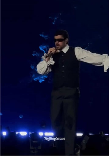 BAD BUNNY INTERPRETA “DÁKITI” EN TOKIO DURANTE SHOW DEL BILLIONS CLUB Bad Bunny encendió al público en Tokio, Japón al interpretar su éxito “Dákiti”, uno de los temas que superó los mil millones de reproducciones y que formó parte del evento Spotify Billions Club. El artista puertorriqueño repasó varios de sus mayores éxitos frente al público japonés, en una presentación que reafirma el alcance global de la música latina. Síguenos en @miraquetevi para más noticias que importan. #MiraQueTeVi #Bad