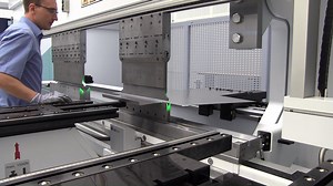 5.3K views · 186 reactions | We recently uploaded a new video showcasing the extended opening height of the TruBend 8000. Watch as the press brake bends a large deep box. | TRUMPF Inc. | Facebook