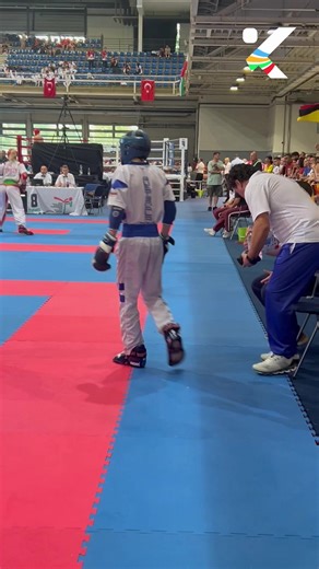 Checking the equipment before entering a fight. #pointfighting