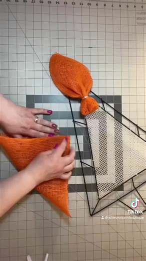 577K views · 8.1K reactions | Learn how to make my carrot wreath here ➡️ https://youtu.be/jsk0jWwu0uE | Julie's Wreath Boutique | Facebook