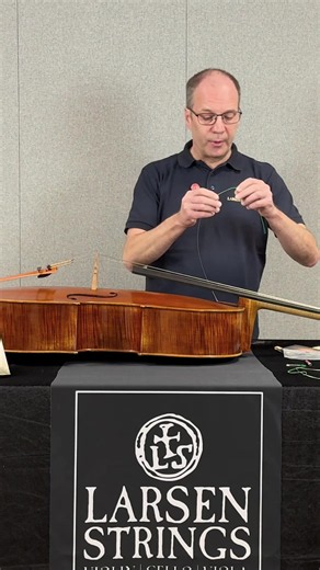 🎻 How do you change the strings on your cello correctly? Using the right technique is essential – not only for getting the best result, but also for helping to prevent your strings from breaking. The good news? A few simple tips can make all the difference. ✨ Our Head of Product Development, Dr Thomas Zwieg, takes you through the key steps. And this is just a glimpse – watch the full tutorial on our YouTube channel to learn more. 🎥🎶 https://youtube.com/playlist?list=PLfH6gjxnKUUa3IEB2g-fG_XH6