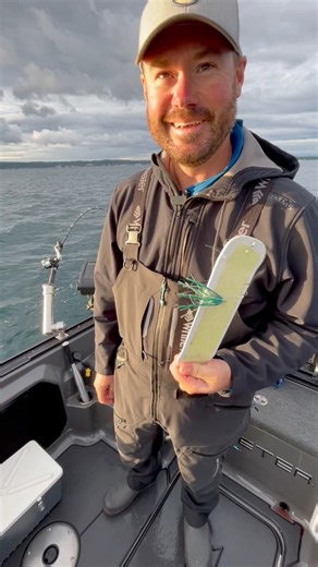 Captain Bob Hinds shares one of his favorite flasher-fly combos for Great Lakes salmon. We filmed this back in August on Lake Michigan. | Fish Hawk Electronics